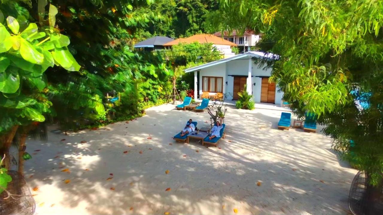 The Mooring Resort Panwa Beach Екстериор снимка